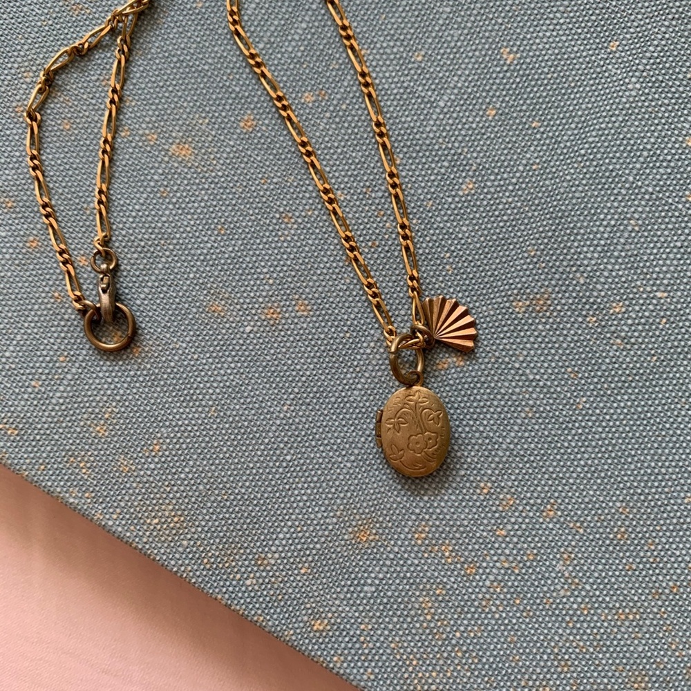 Flora locket